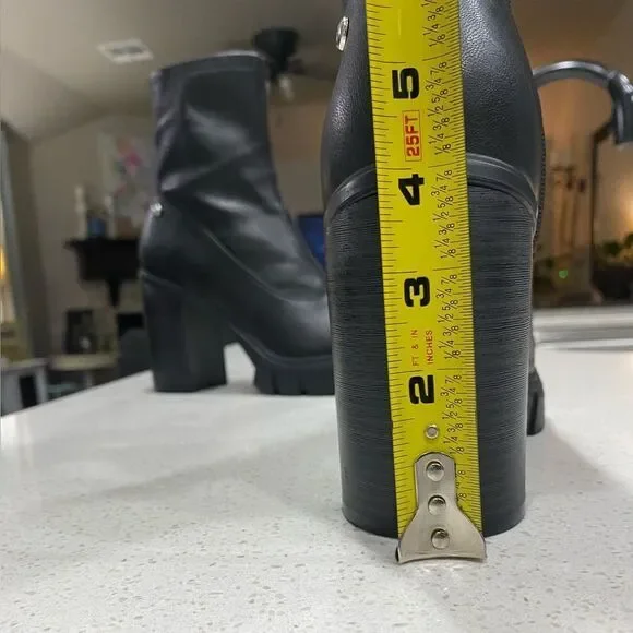 GUESS Black Chunky Lug Sole Side Zip Ankle Boots Size 9M EUC - Picture 8 of 12